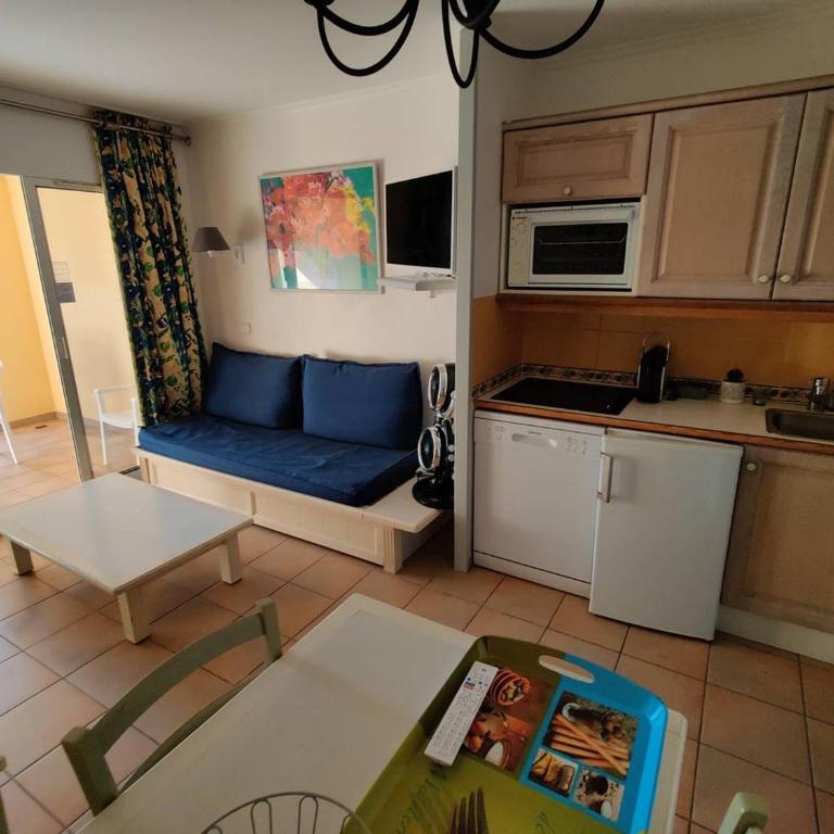 Appartement T2 climatisé avec piscine, proche plage, port, commerces et parking privé - FR-1-768-15 - Appartement - 3
