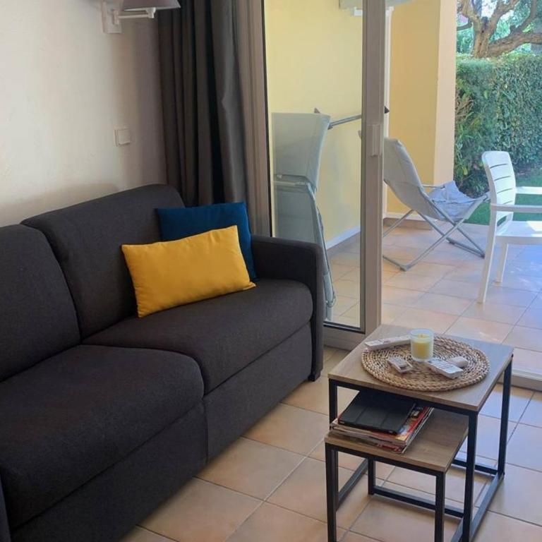 Appartement T2 climatisé avec piscine, proche plage, port, commerces et parking privé - FR-1-768-15 - Appartement - 4