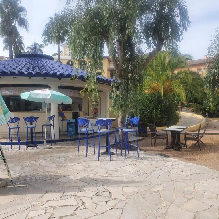 Appartement T2 climatisé avec piscine, proche plage, port, commerces et parking privé - FR-1-768-15 - Appartement - 11