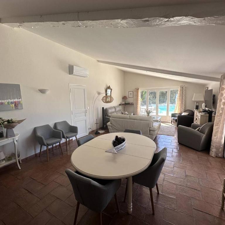 Villa provençale avec piscine privée, clim, Wi-Fi, jardin, 5 chambres - FR-1-768-20 - Villa - 3