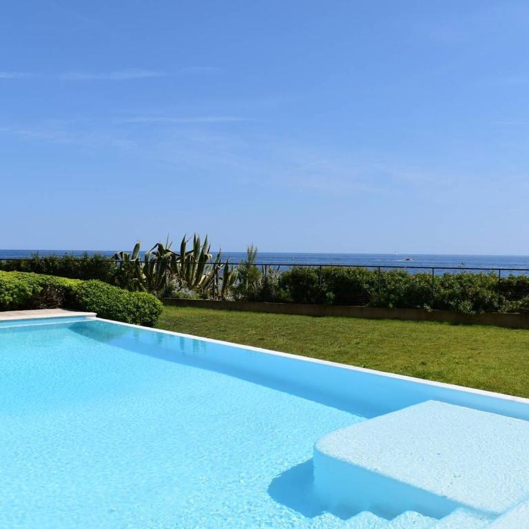 Villa pieds dans l'eau pour 10 personnes avec piscine, clim et Wi-Fi - FR-1-768-27 - Villa - 24