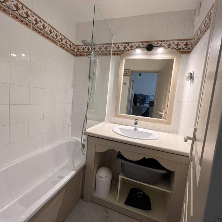 T2 super équipé avec terrasse, piscine et climatisation - FR-1-768-46 - Appartement - 6