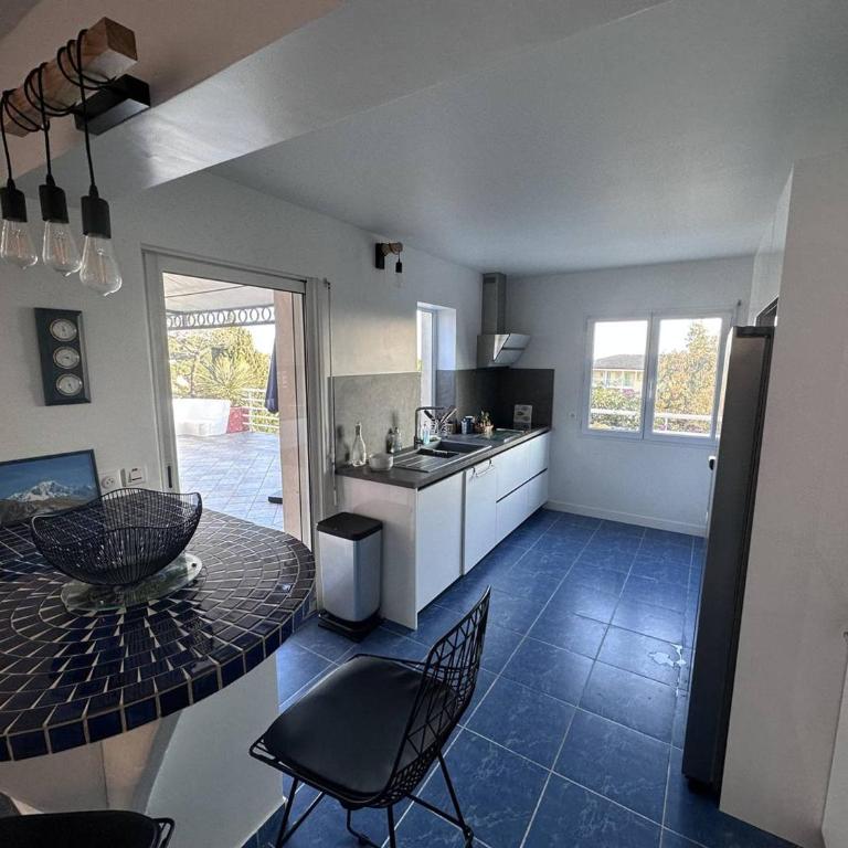 Villa contemporaine 8/9 pers avec piscine & clim proche plages - 4 étoiles - FR-1-768-43 - Villa - 7
