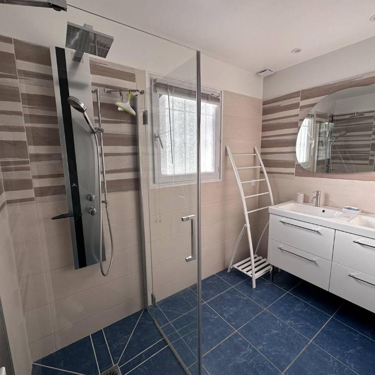 Villa contemporaine 8/9 pers avec piscine & clim proche plages - 4 étoiles - FR-1-768-43 - Villa - 15