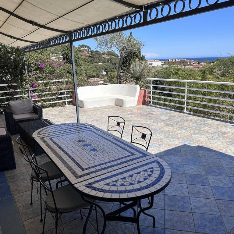 Villa contemporaine 8/9 pers avec piscine & clim proche plages - 4 étoiles - FR-1-768-43 - Villa - 17