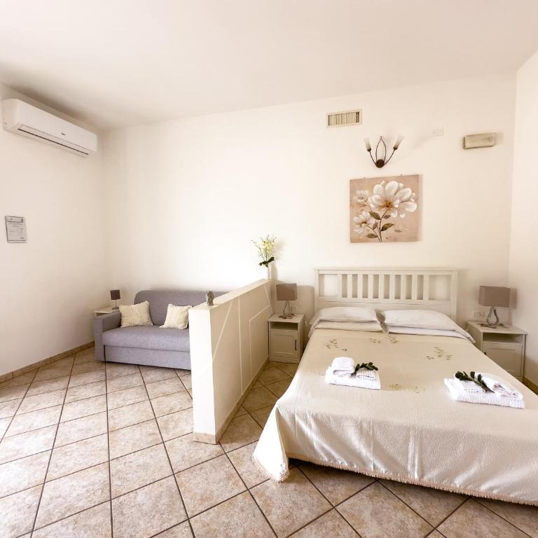 B&B Il Leccio - Double Luxury Room with Pool View - 2