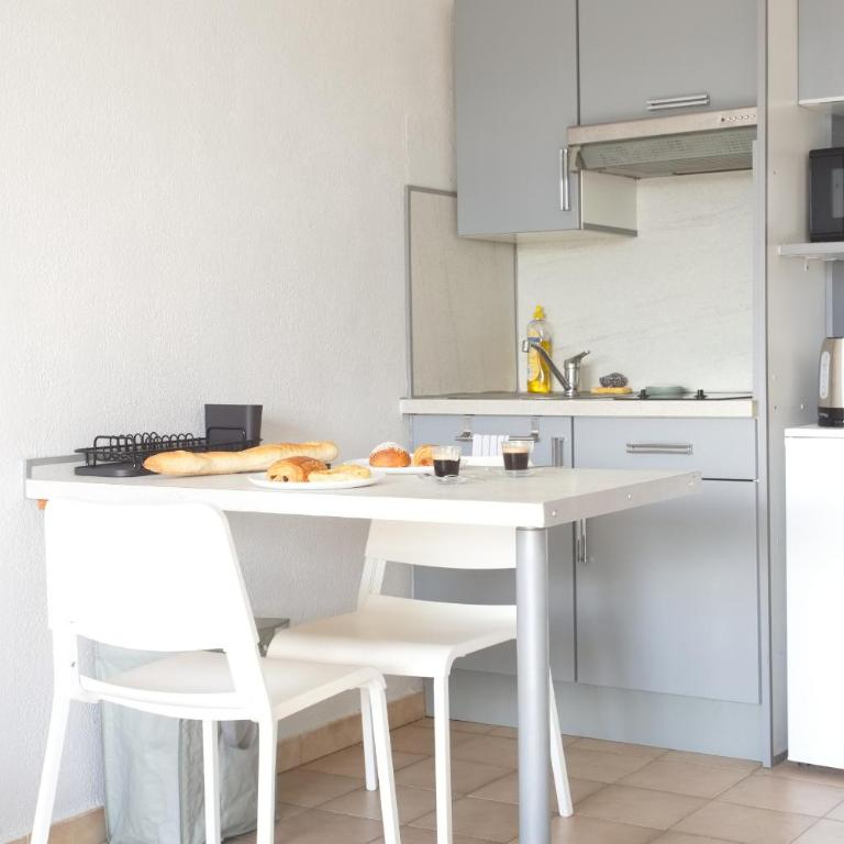 Le Havre de Ferrieres - free Parking - WiFi - Cuisine - Estudio con terraza - 12