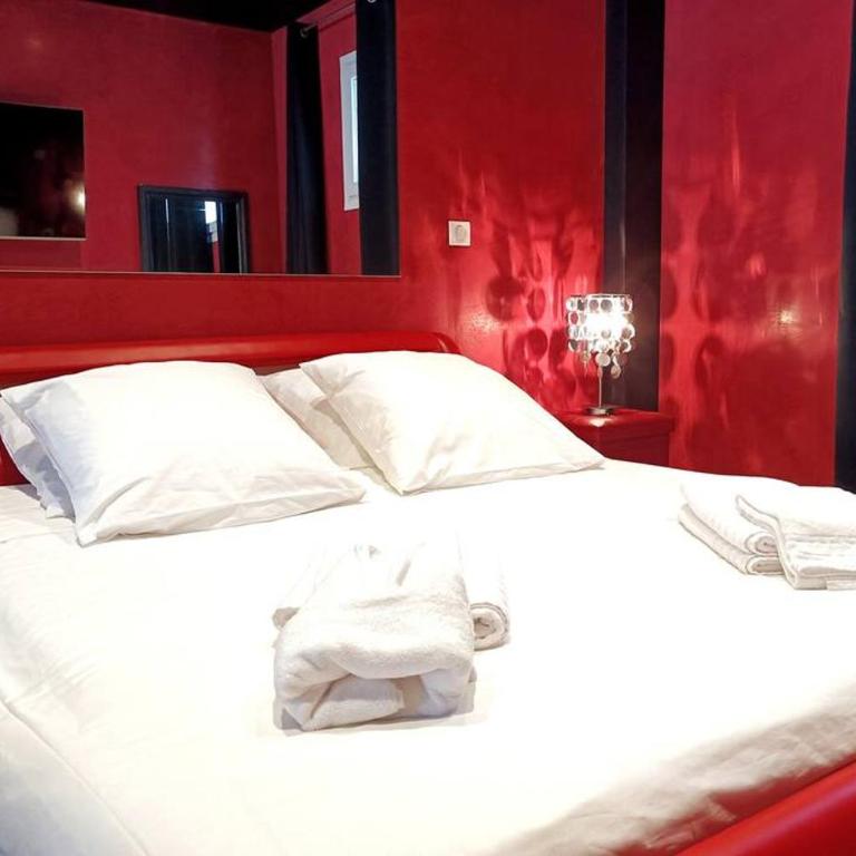 The Red Room - Appartement Love Room, Balnéo & Sauna privés - Appartement 1 Chambre - 4