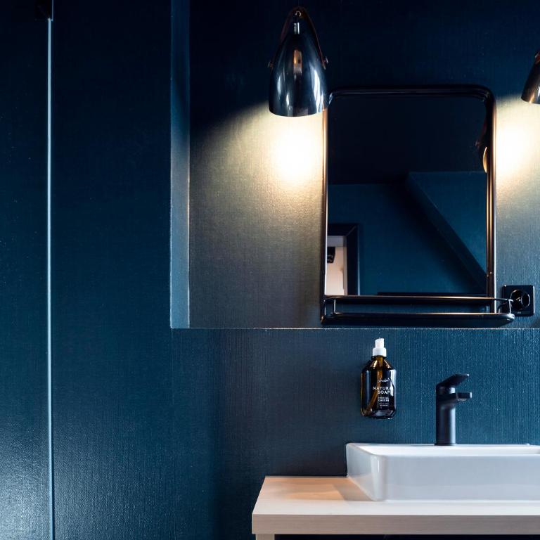 The Lubo - self check-in - Economy Doppelzimmer mit eigenem Bad auf der Etage - 4