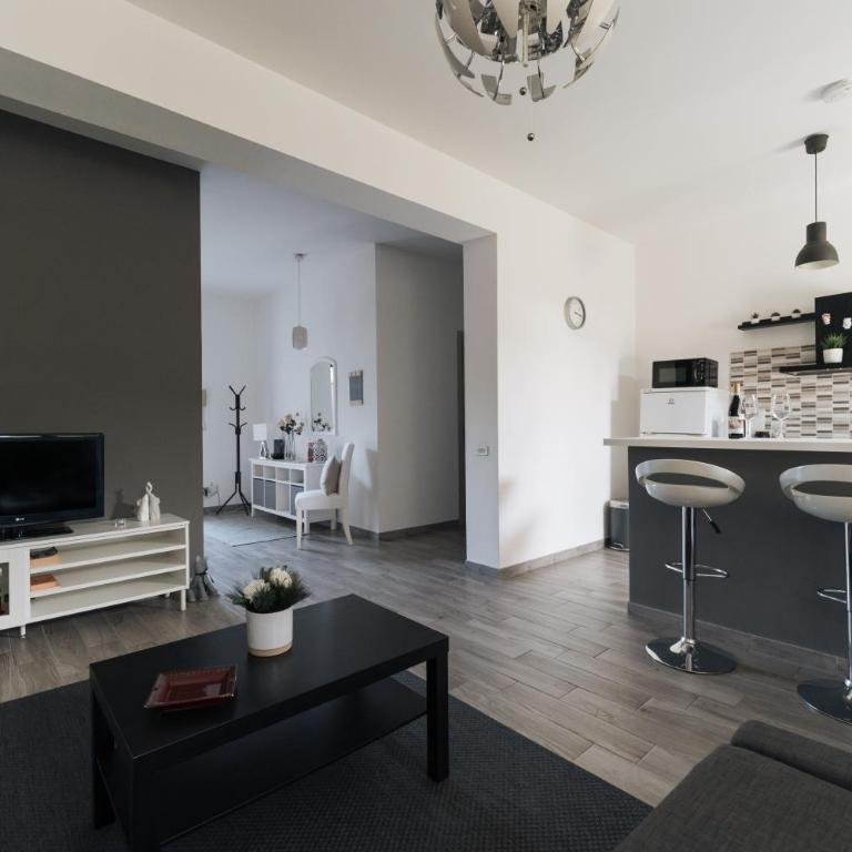 Grey's Apartment - One-Bedroom House - 3