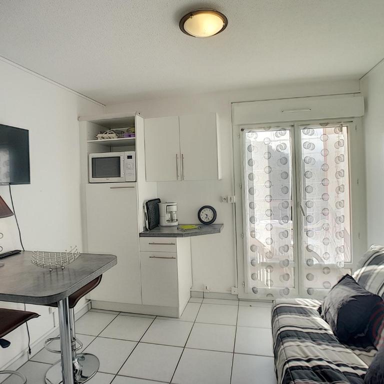 Studio rénové avec balcon, animaux acceptés, wifi, à 650m des Thermes - FR-1-451-92 - Estudio - 12