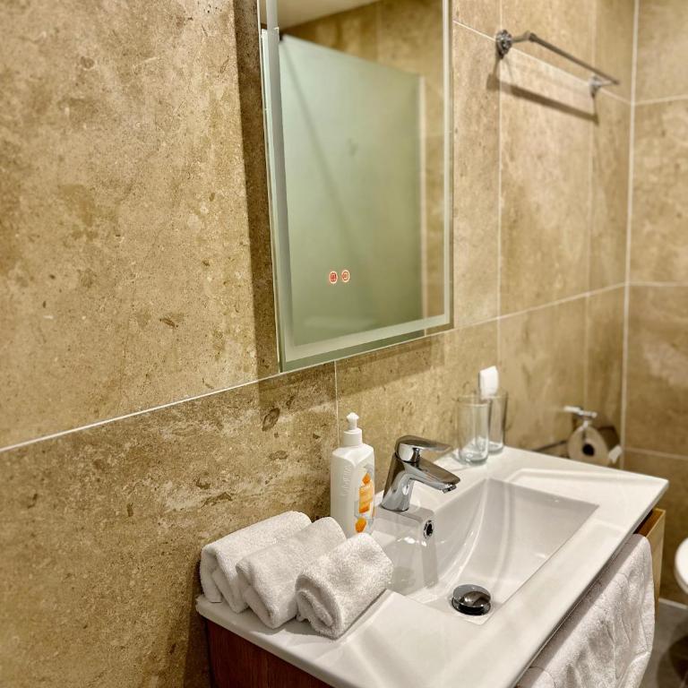 Haus Maria - Dreibettzimmer mit eigenem Bad - 4