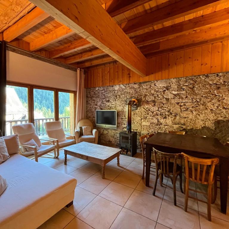 Apartment Les Rousses 3 minutes from Alpe dHuez Grand Domaine via Oz en Oisans - Apartment mit 3 Schlafzimmern - 1