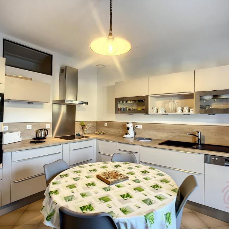 Maison F4 avec terrasse, parking et animaux acceptés - FR-1-451-185 - Maison 3 Chambres - 20