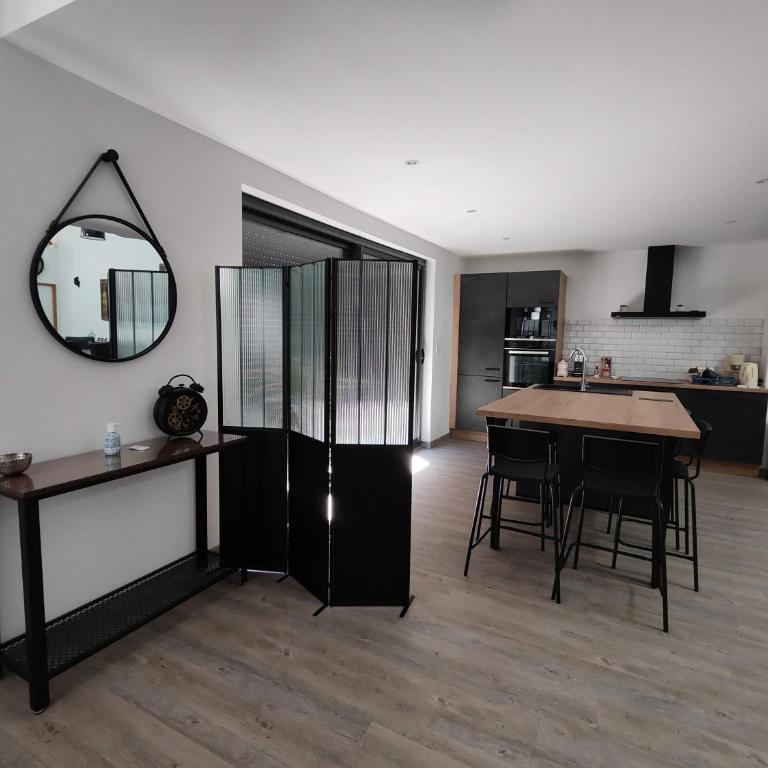 Ô Loft - 3 chambres avec 3 salles de bains - parking - climatisation - Casa con 3 Camere da Letto - 15