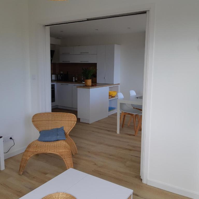 Palavas: Appart rénové F3 climatisé avec parking, 1ère ligne, accès plage, idéal pour 4 pers. - Appartement 2 Chambres - 5