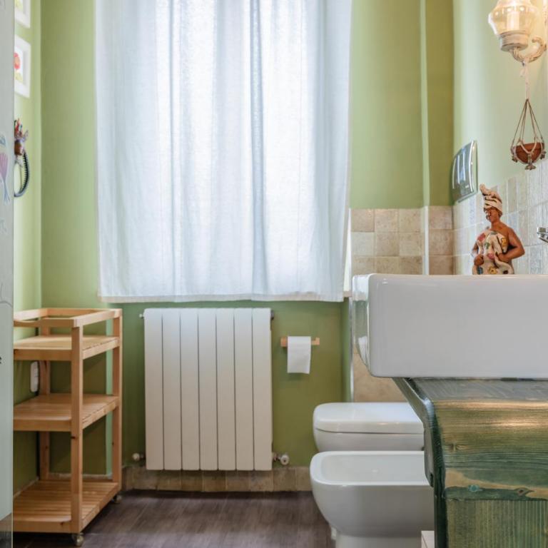 GuestHost - Bell'occhio Colorful Apt with Parking - Appartamento con 2 Camere da Letto - 24