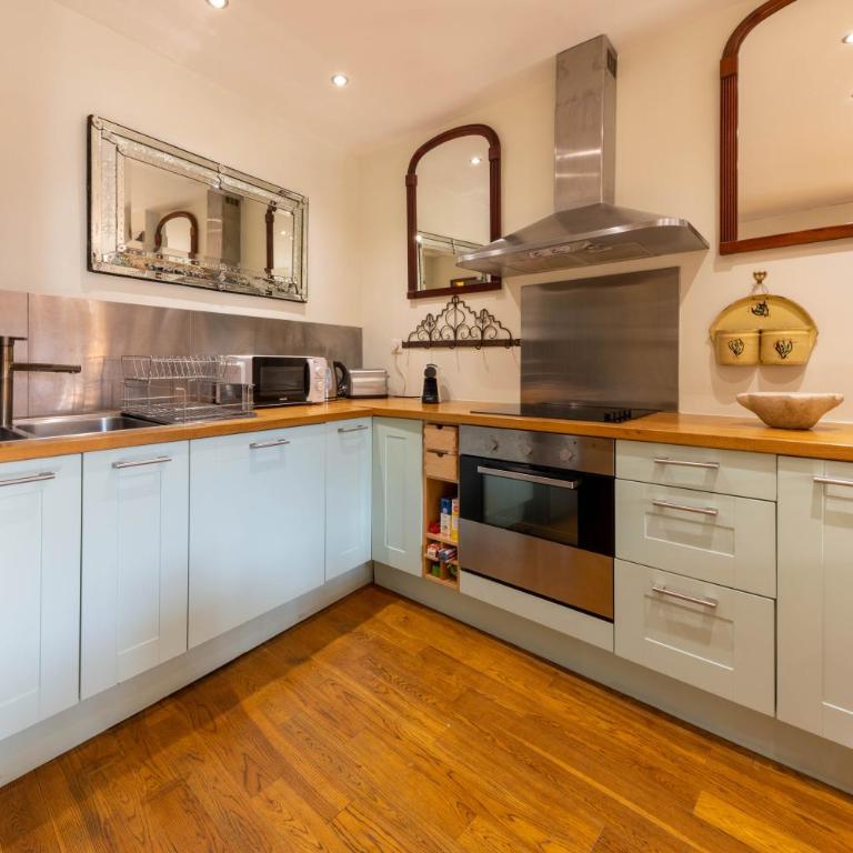 Spacious and bright flat close to the beach : heart of old Nice - Deluxe Suite - 25