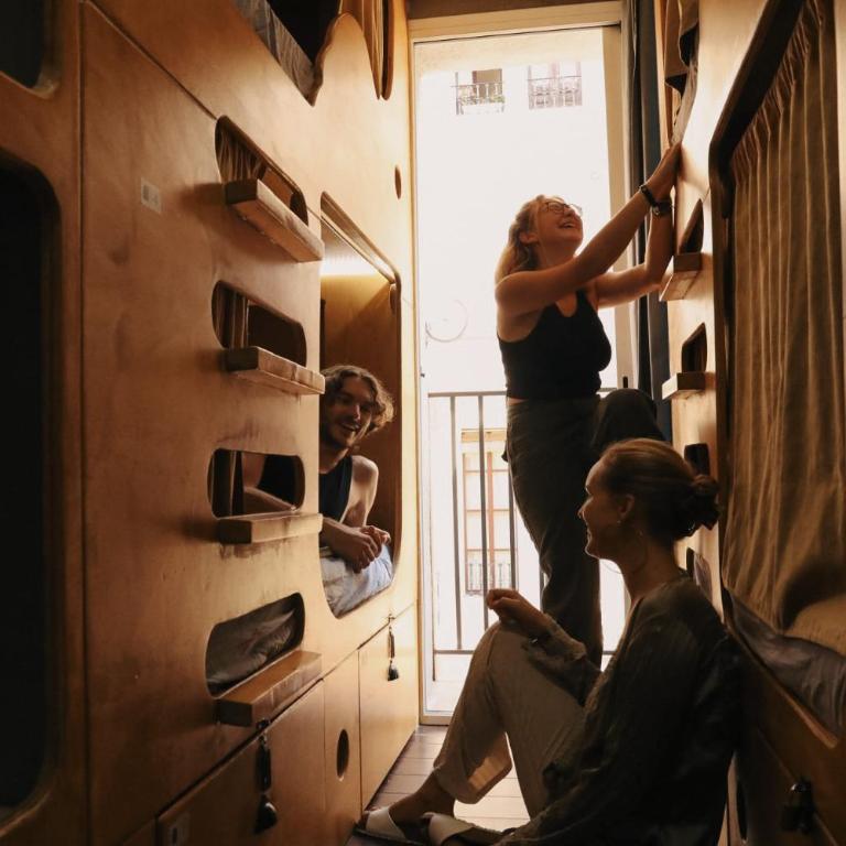 Onefam Paralelo - Bed in 6-Bed Mixed Dormitory Room - 2