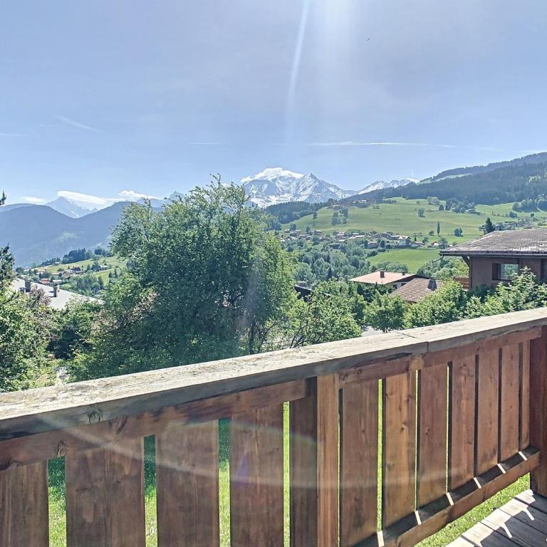 Chalet 6 pièces à Combloux avec cheminée et parking - Appartement 5 Chambres - 26