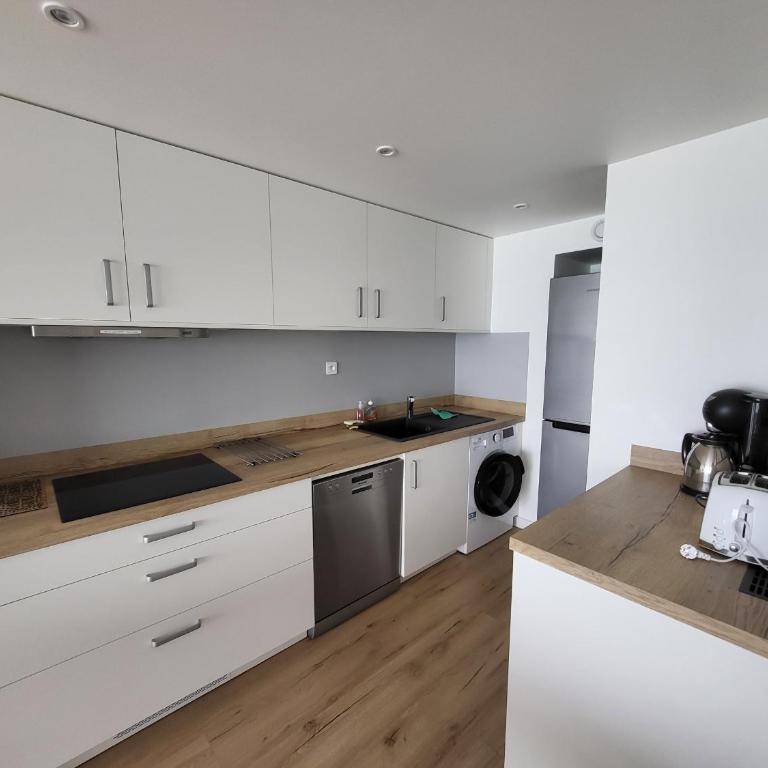 Appartement T2 face plage avec balcon, cuisine équipée et TV - FR-1-92-908 - Appartement - 13