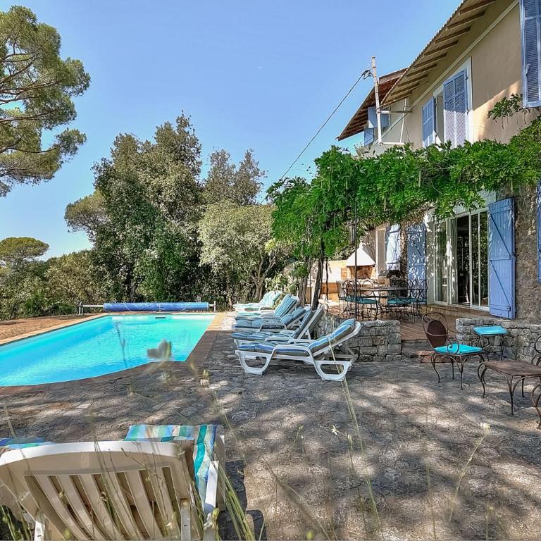 Villa Provençale avec 2 maisons d'amis ,piscine ,Jacuzzi ,vue mer - Villa - 75