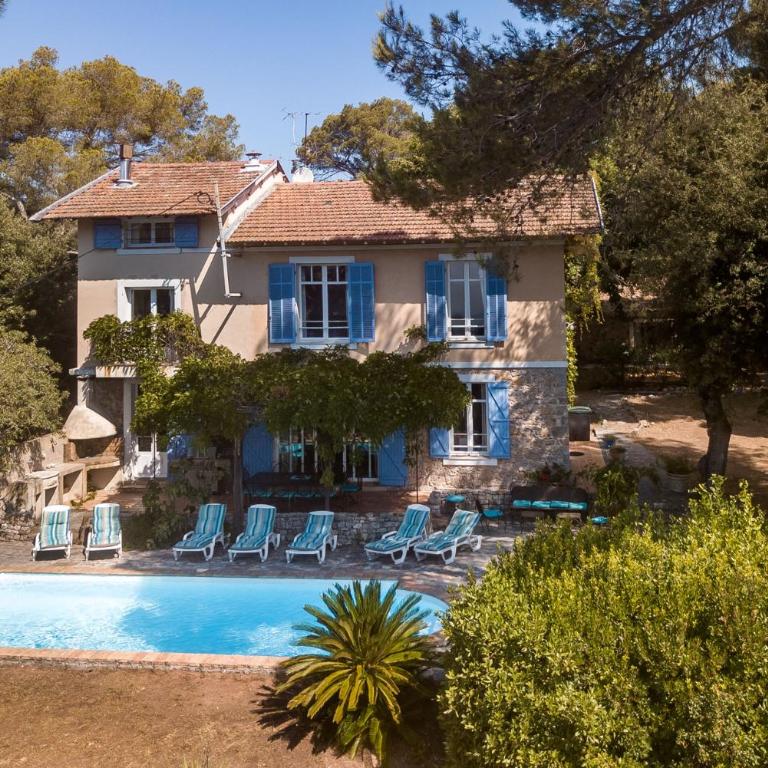 Villa Provençale avec 2 maisons d'amis ,piscine ,Jacuzzi ,vue mer - Villa - 73