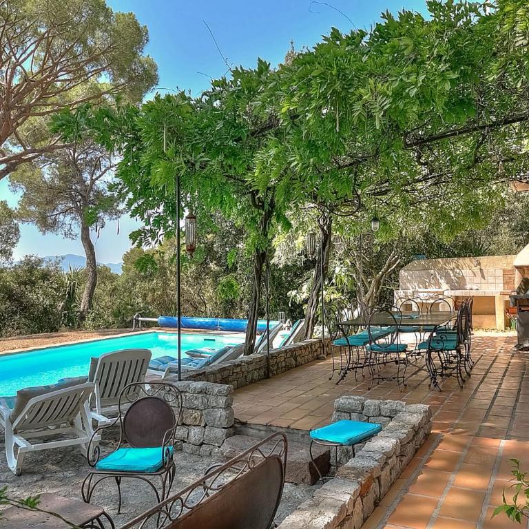 Villa Provençale avec 2 maisons d'amis ,piscine ,Jacuzzi ,vue mer - Villa - 6