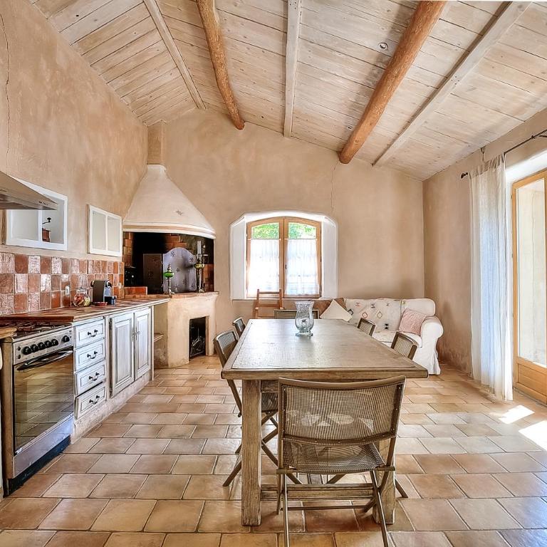 Villa Provençale avec 2 maisons d'amis ,piscine ,Jacuzzi ,vue mer - Villa - 81
