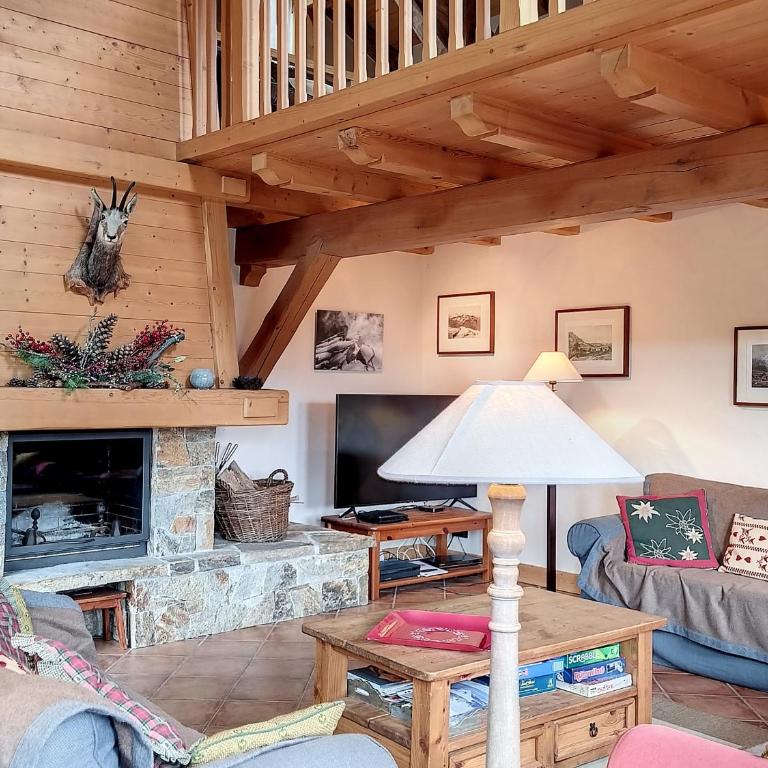 Chalet rénové 3 étoiles, 14 pers, vue Mont Blanc, Wifi - Chalet 3 Chambres - 9