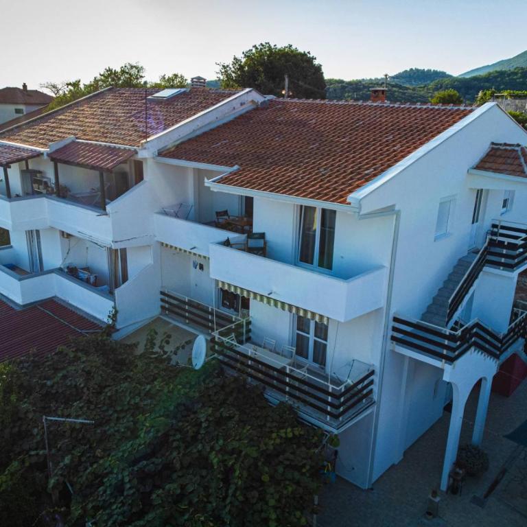 Apartments Andrović - Apartman s 3 Spavaće Sobe, Terasom i Pogledom na More - 2