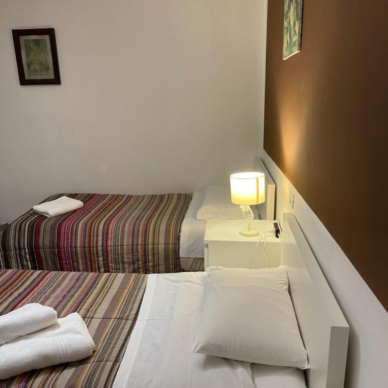 Harry's Canal View - Camera Quadrupla Economy con Bagno in Comune - 14