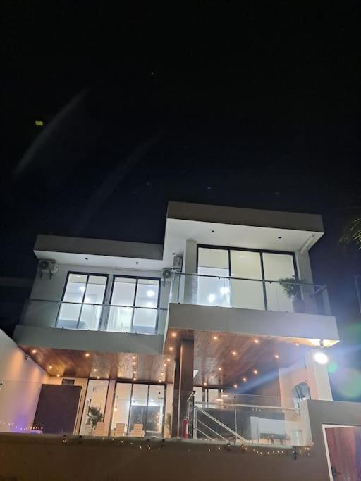 Hermosa casa frentes al mar en Montanita con piscina - Casa de 8 dormitorios - 5