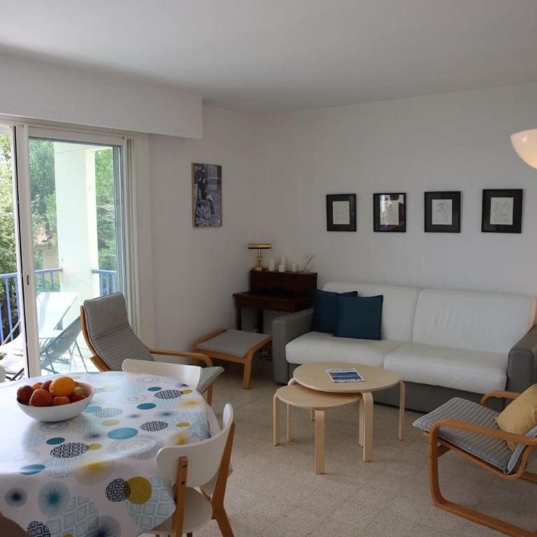 Spacious apartment with balcony and sea view - Appartement - 3