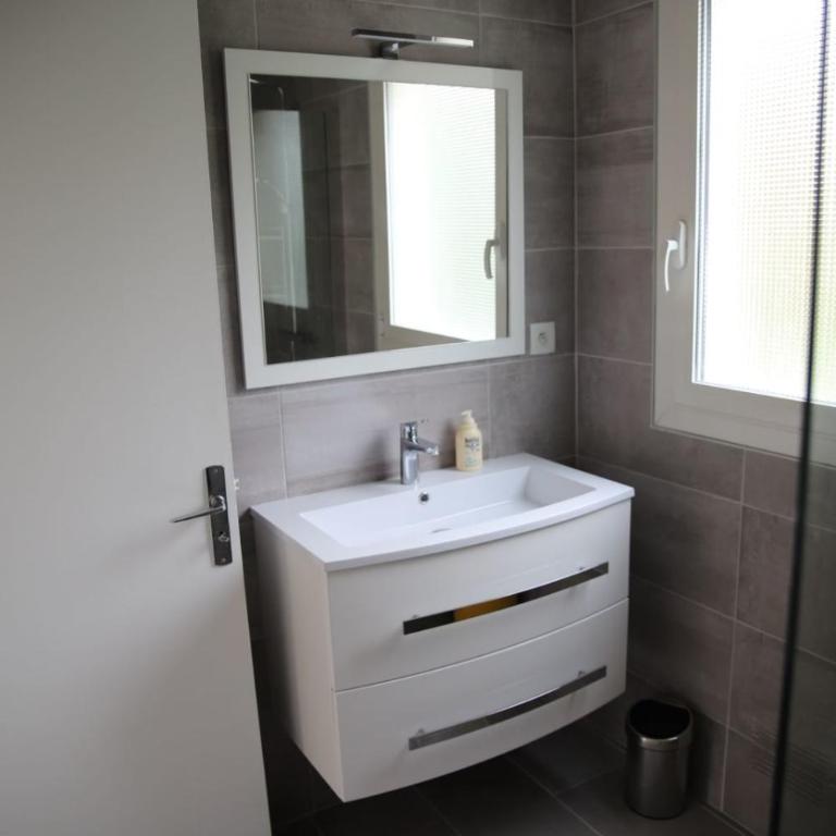 Spacious apartment with balcony and sea view - Appartement - 12