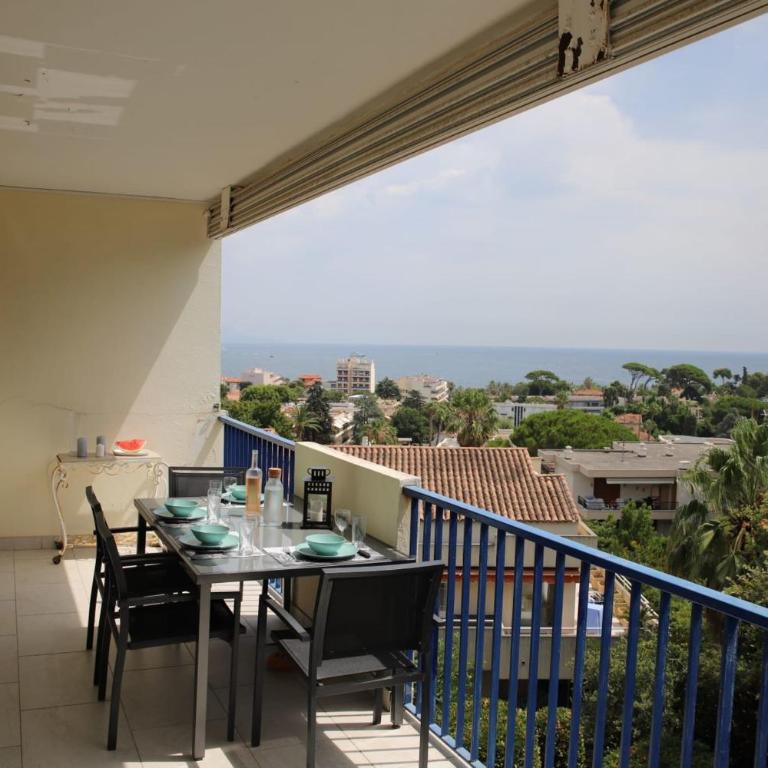 Spacious apartment with balcony and sea view - Appartement - 1