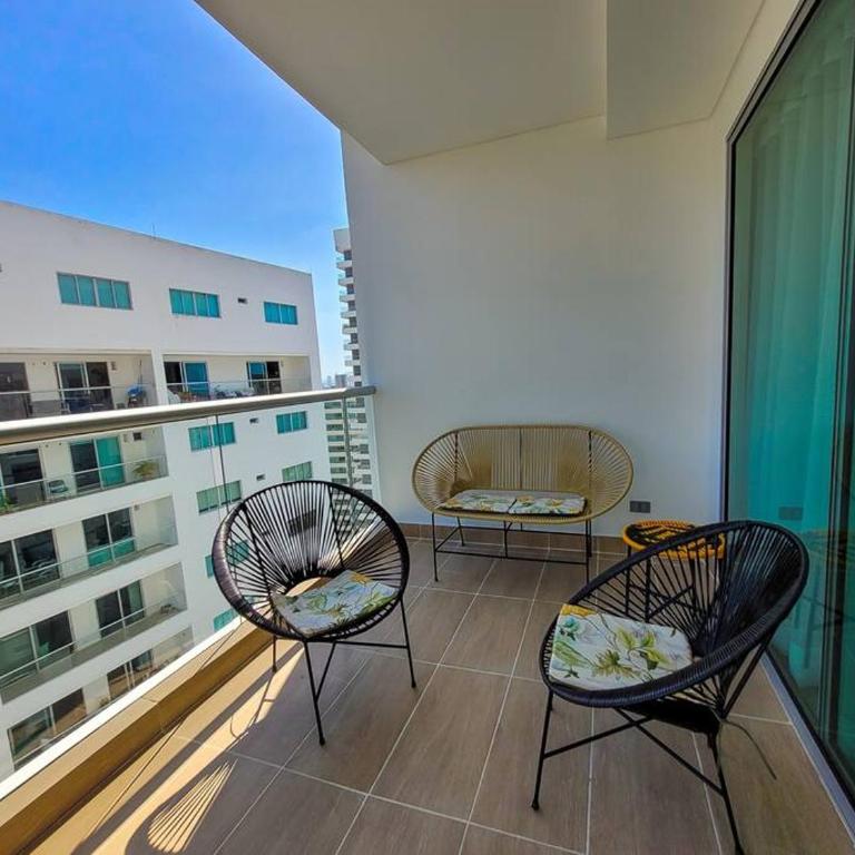 Spectacular*2bed*balcony* Ac*Near Beach MONTU 1404B - Two-Bedroom Apartment - 5