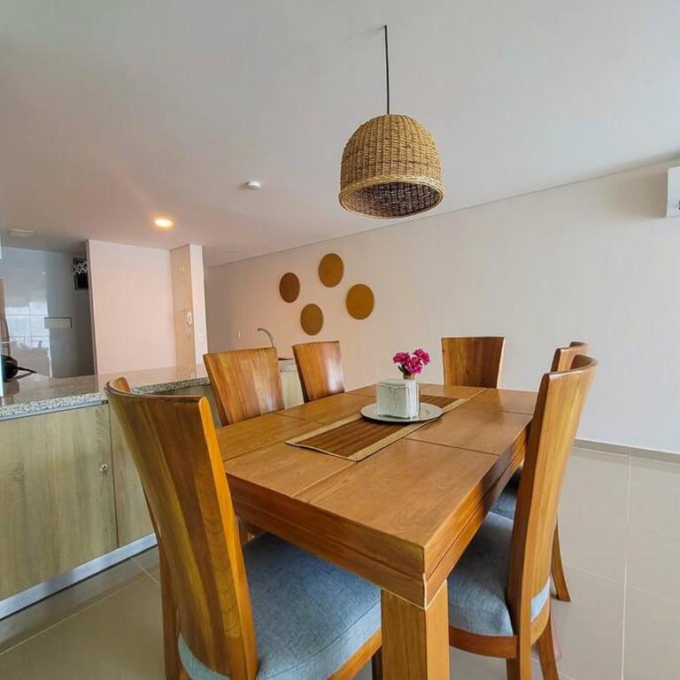 Spectacular*2bed*balcony* Ac*Near Beach MONTU 1404B - Two-Bedroom Apartment - 8