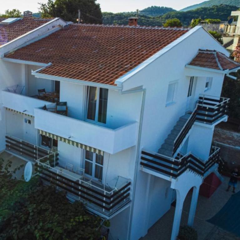 Apartments Andrović - Apartman s 3 Spavaće Sobe, Terasom i Pogledom na More - 1