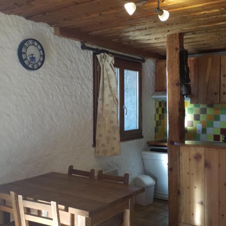 Confortable 2 pièces avec WiFi et parking privé à Saint-Chaffrey - FR-1-762-14 - Appartement - 2