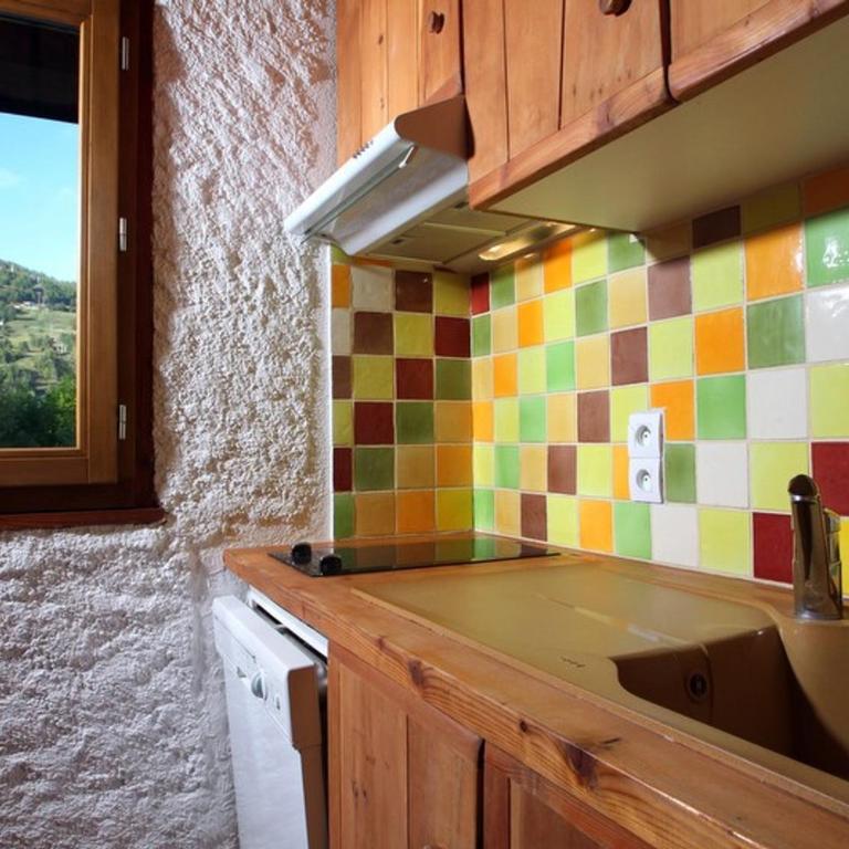 Confortable 2 pièces avec WiFi et parking privé à Saint-Chaffrey - FR-1-762-14 - Appartement - 3