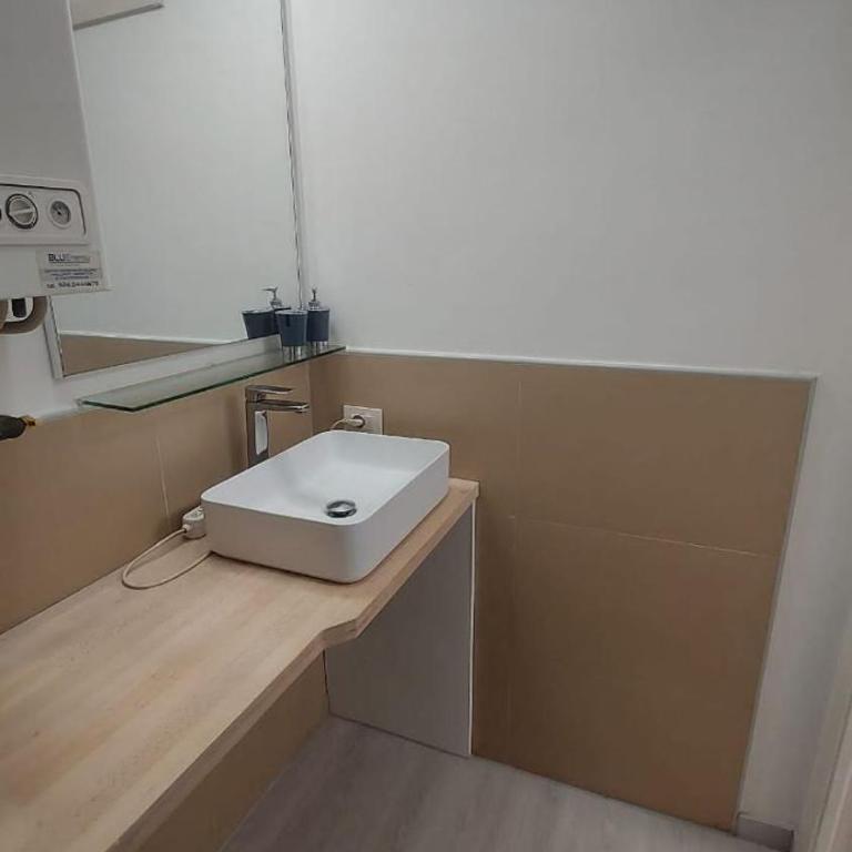 LOFTCENTRE - Appartamento con 1 Camera da Letto - 5