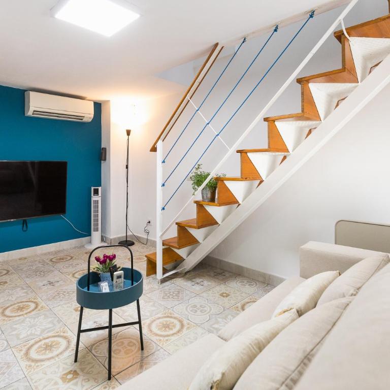 El Palo Beach House, Detached Duplex 1 min walk to beach - Apartamento de 1 dormitorio - 2