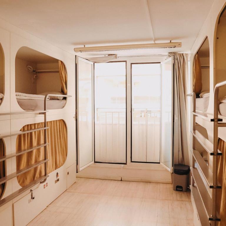 Onefam Ramblas - Bed in 8-Bed Mixed Dormitory Room - 3