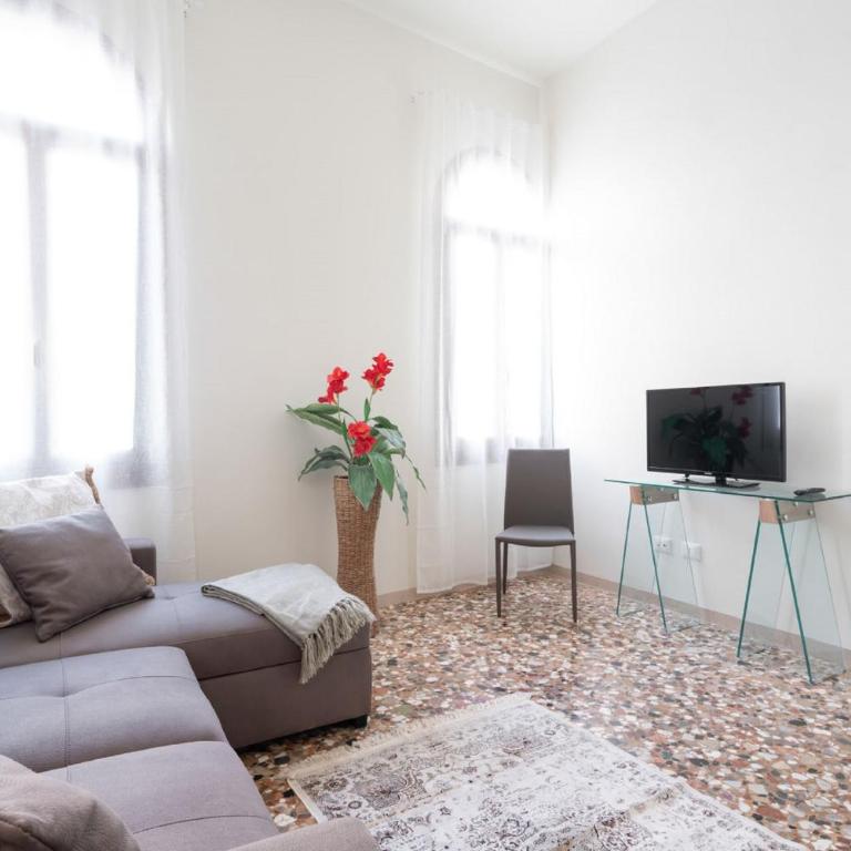 Accademia Charm Apartments by Wonderful Italy - Three-Bedroom Apartment - 12