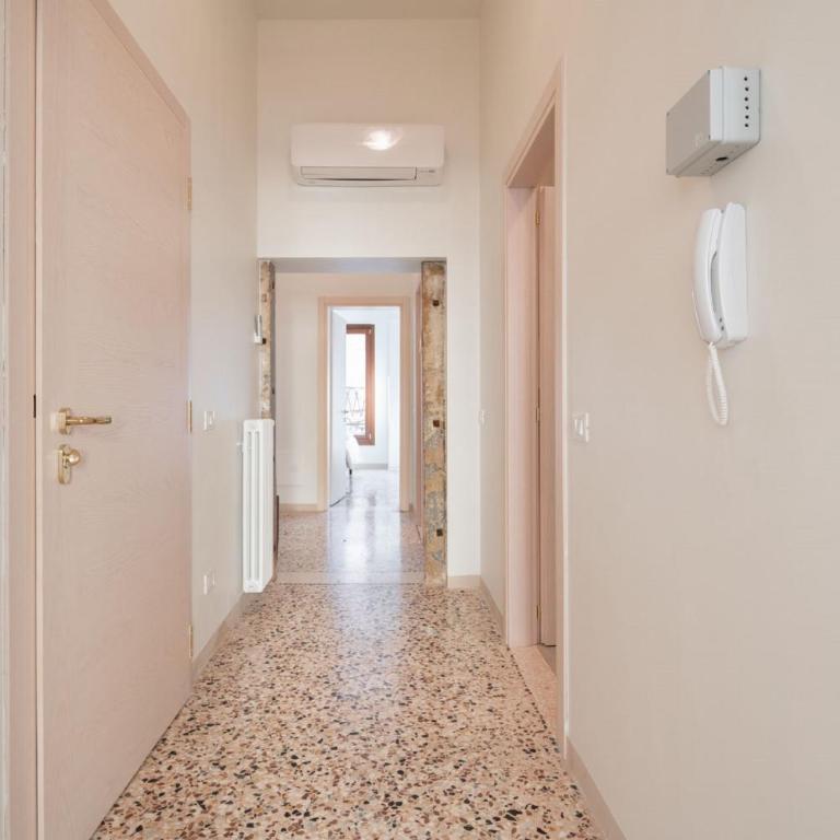 Accademia Charm Apartments by Wonderful Italy - Three-Bedroom Apartment - 25