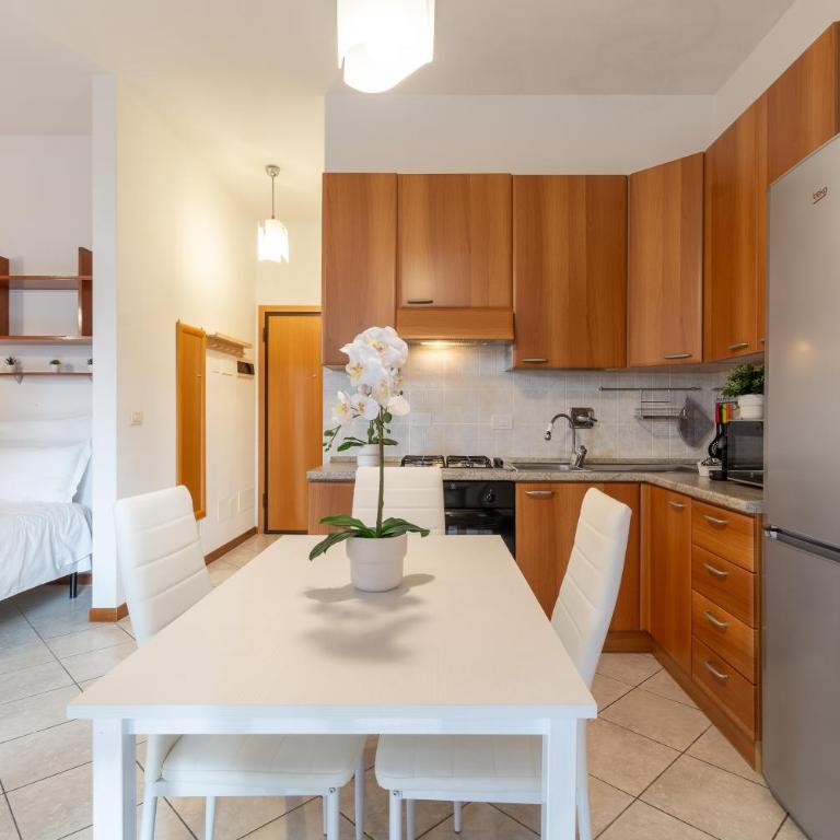 4 Star Family & Friends Apt - Self Check-in - Monolocale con Balcone - 5