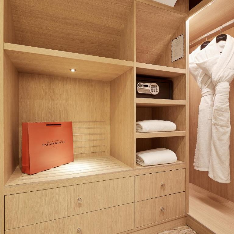 Grand Hôtel Du Palais Royal - Suite Prestige - 8