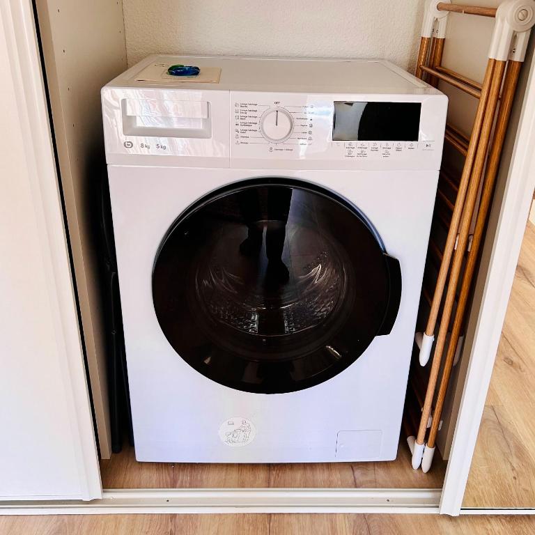 Moderne et Cosy T2 - Parking & Clim & Piscine & Balcon - LYON 25 min - Appartement 1 Chambre - 28