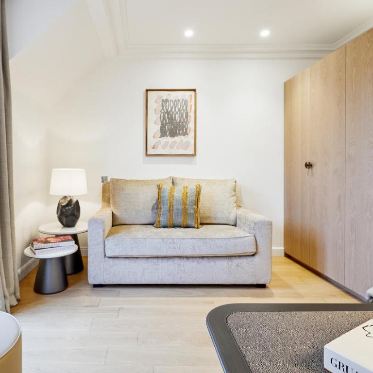 Grand Hôtel Du Palais Royal - Suite avec Balcon - 7